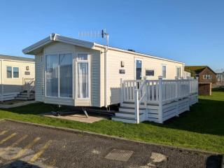 South Coast Retreat, West Sands Holiday - 0