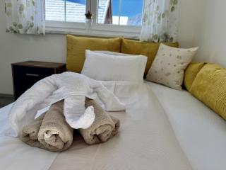 Feel Free 95 Apartment by AA Holiday Homes - 2