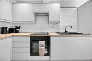 Modern 2BR - Free Parking - Central - 7