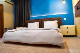 Spacious 2 Bedroom Flat in Lekki Phase 1 - 4