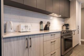 Chic Condo - River View & Comfort with Pool - 5