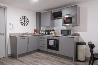 Contemporary 1 Bed Apartment in Liverpool Centre - 9