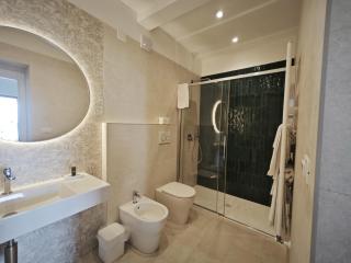 Villa Greta Hotel Rooms & Suites - 7