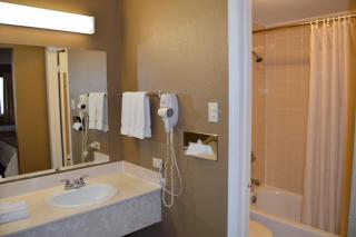 Americas Best Value Inn Laredo - Laredo - 9