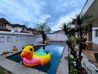 IPOH PRIVATE POOL VILLA 6BR 23pax - 3
