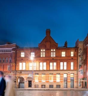 Stunning Modern Glass Wall Penthouse, City Centre - 6