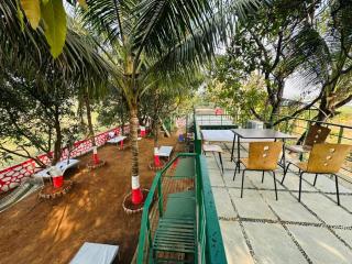 TOMS' Cabin Farmhouse - 1