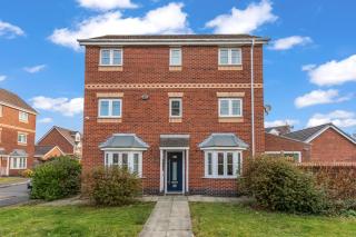 Spacious & Budget 4B Home w en-suites - 0