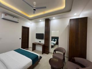 Hotel Bliss Inn & Terrace - 4