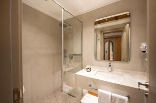 Reiwa Business Hotel - 1