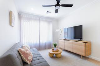 Joondanna House - 4 bed Executive Home - 2