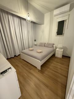 Rothschild and Shenkin Stylish Bauhaus Retreat - 2