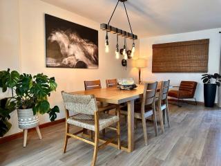 4BR Omaha Townhome | Perfect for Groups - 1