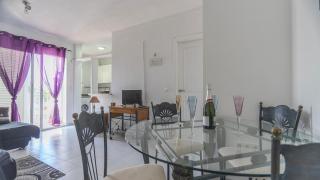 Spacious 1 Bedroom Apartment with salt lake views - 4