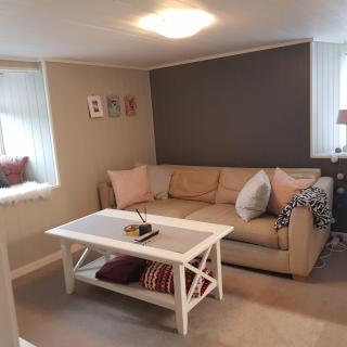 Cosy living room, bedroom and bathroom - 6