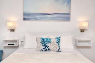 Relaxing Stylish Coastal Studio Sunset Walks Ocean - 9
