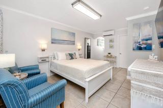 Relaxing Stylish Coastal Studio Sunset Walks Ocean - 6
