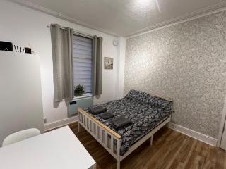Goulden Studio 1 - 9