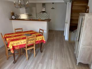 In the heart of the historic center of Valréas - 2