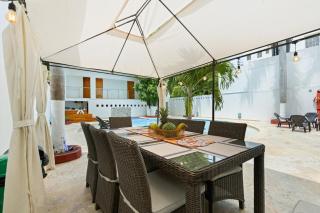 10BR Mansion Beachfront w Pool and Disco - 7