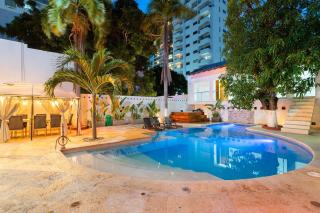 10BR Mansion Beachfront w Pool and Disco - 5