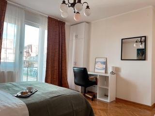 Sunny Antique Stay - Near Fortress - 1