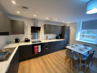 3-Bed Apartment, Old Town Square - 6