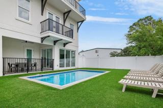 Modern Family 7BR w Private Pool and Patio - 9