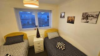 Peaceful Town Flat Near Iconic Landmarks - 1