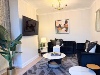 4 Bedroom House near Solihull, NEC, Garetts Green, JLR, HS2 Coleshill - 8