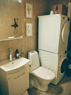 My Hillside Home with a beautiful view, next to the bus stop - 8