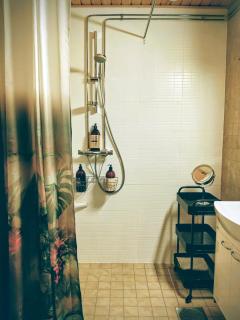 My Hillside Home with a beautiful view, next to the bus stop - 7