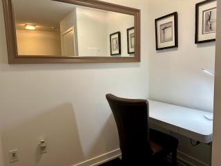 Spacious & Central 1 bdrm 2 real beds - 5