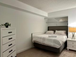 Spacious & Central 1 bdrm 2 real beds - 2