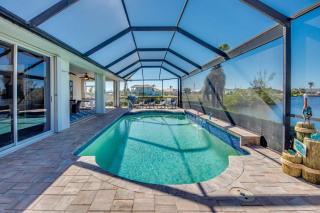 CoralVilla Sunset Cove - ping pong table, kayaks, pool, view, on water, boating - 4