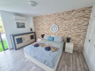 Colon II apartment with aircon, pool bar, beachside - Playa De Las Américas - 2