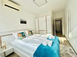 Cozy 1-Bedroom Central Flat - 9