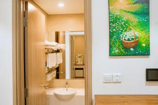 Luxury 1BR Apartment - Ocean Lake View - Vinhomes Ocean Park - 1