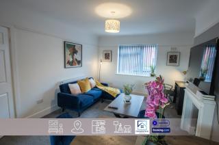 Elegant 3-Bedroom Home - Contractor Friendly - Sleeps 5 - FAST WIFI - Parking - 0