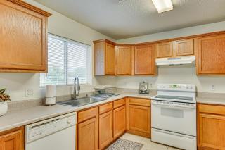 Yard, Patio and Grill! Florence Home Near Monastery - 1