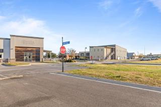 NEW Willow House KING Garage Sports Complex - 2