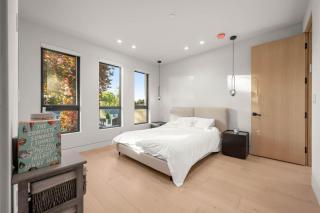 Lindley Encino lux central new construction pool - 8
