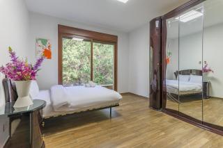 Atlas - Luxury 3-BR Sea View Apt & Jacuzzi in Fatqa - 1