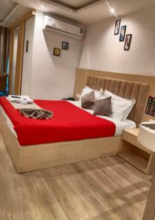 Urban Stay Grand Anukampa with Gym and Pool - 5