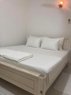 TENBY Guest House - 4