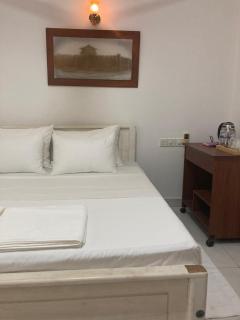 TENBY Guest House - 6