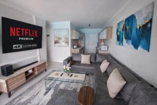 Spectacular Lagoon Facing Apartment - The Blyde - 2