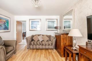 Quayside Home with a Seperate Entertainment Room & Beach Hut - 5