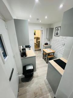Yastayzzz Studio 2 Worcester House with Free Parking - 6
