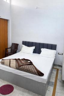 HOTEL SHIVASHRAM NEAR KASHI VISHWANATH TEMPLE - FullY AC ROOMS - 8